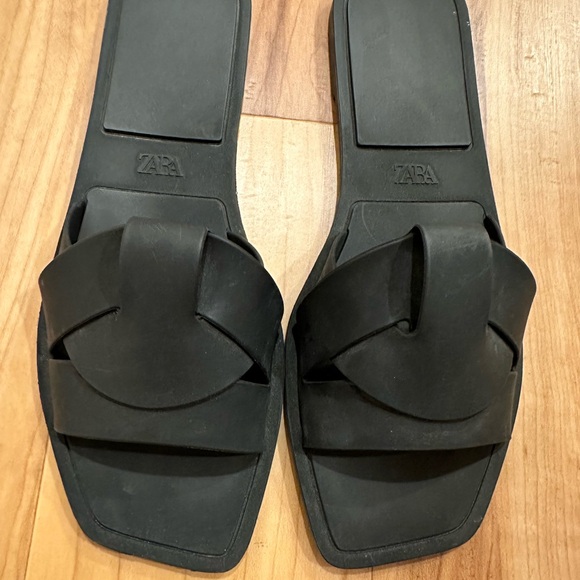 Zara Slides with crossover sandals - Picture 6 of 6